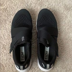Tiem Cycling shoes with cleats size 6, like new